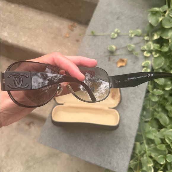 CHANEL Black Aviator Sunglasses and box - Picture 4 of 5